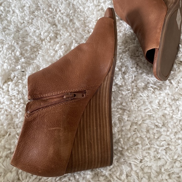 Lucky Brand Jaxy Pump-Brown - Picture 4 of 4